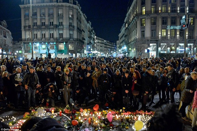 Màu cờ Bỉ phủ khắp thế giới sau loạt khủng bố Brussels ảnh 1